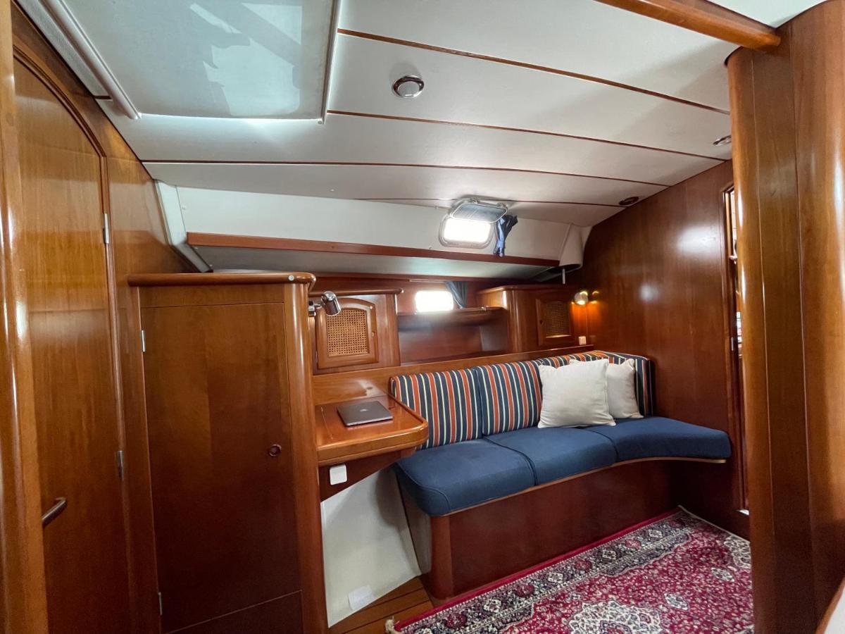 Hotel Beautiful And Comfortable Sailboat With Secure Parking Available Barcelona Exterior foto